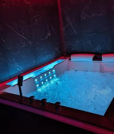 L'arene Des Plaisirs - Nimes