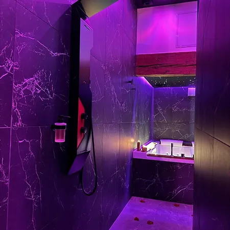 L'arene Des Plaisirs - *